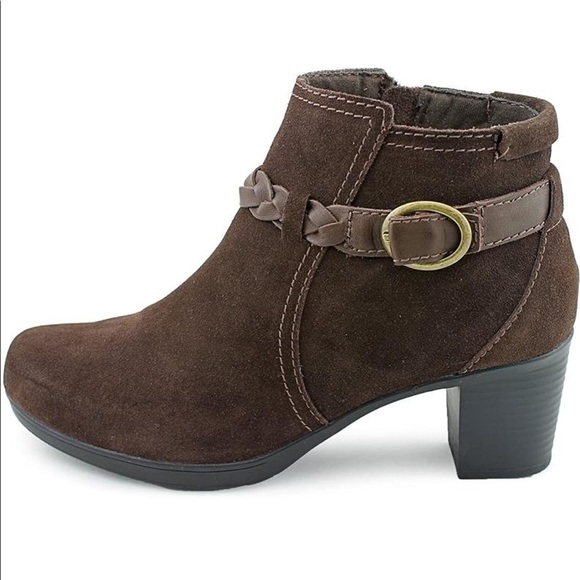 clarks wide width ankle boots